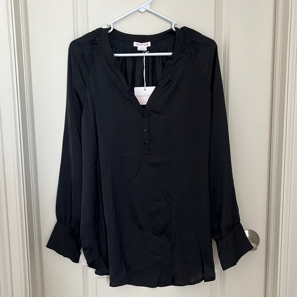 NWT Ingrid & Isabel Black Long Sleeve Maternity + Nursing Top